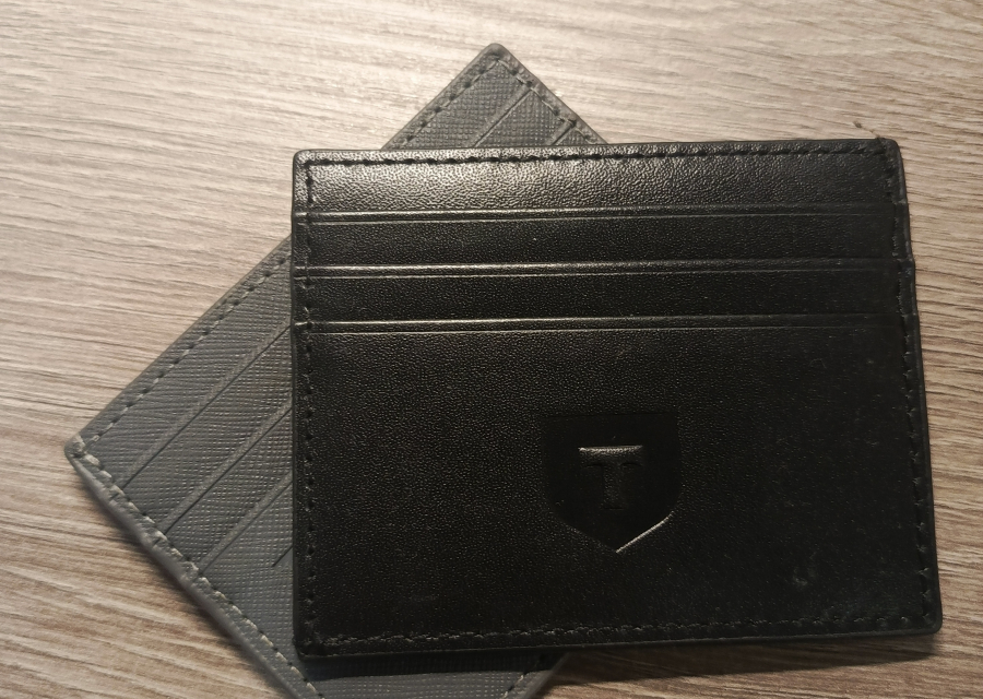 Продам картхолдеры